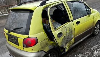 Дрон-камикадзе ударил по автомобилю священника в Горловке